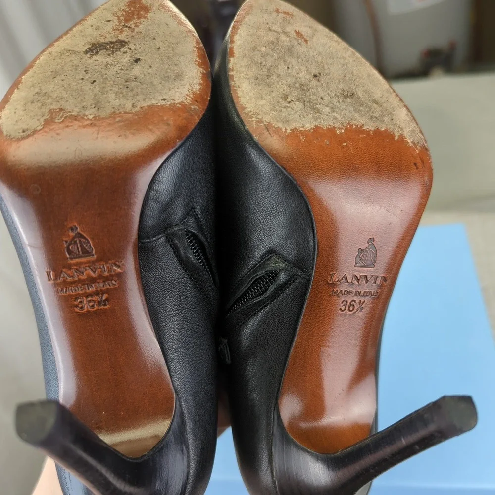 Lanvin style bootie